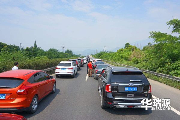 自驾游汽车使用需要注意的地方:高速路上怎么样安全行车?