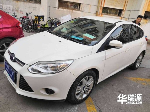 “小钢炮”福特福克斯,性能不输新车,仅售9万