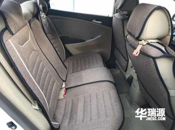 代步小车现代瑞纳,内饰整洁,整体车子的状况好