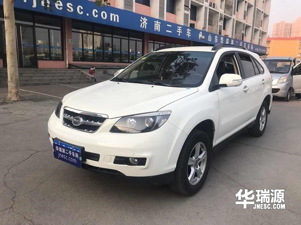 比亚迪首款SUV—比亚迪S6,全家出游无负担,4.2万就可开回家