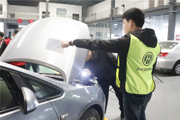 为什么老板开出30万年薪，也难招到一名高级汽车维修技师？