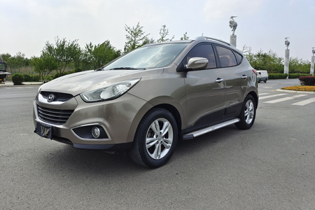 朝阳二手现代ix35 2010款 2.0 新锐版 GL 2WD MT