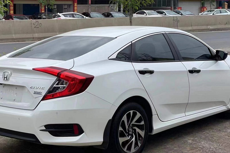茂名二手本田思域 2016款 220TURBO CVT 尊贵版