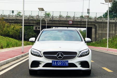 南京二手奔驰C级 2019款 改款 C 260 L 运动轿车
